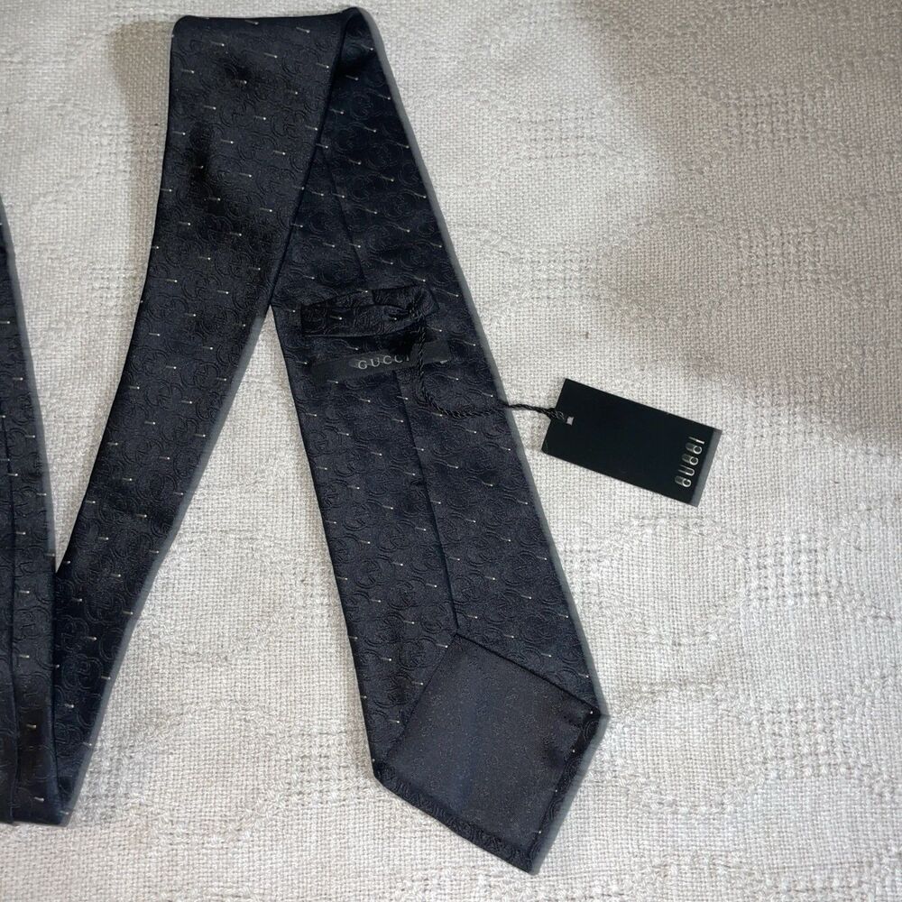 Gucci Men’s Dress Tie Size 57” 3.5” Black Logo Motif Business Formal City NWT - Picture 9 of 13